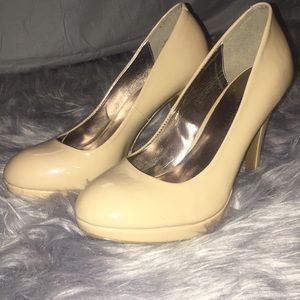 Women’s Tan Heels